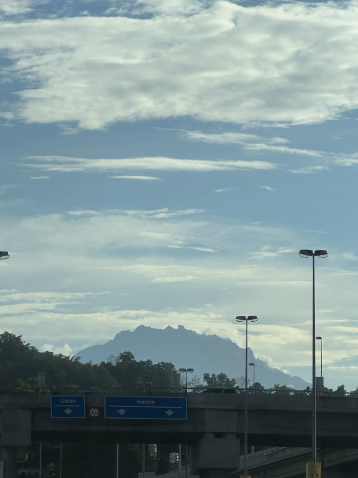 Early morning can see Mount Kinabalu from my office. 😃