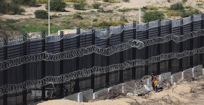 Trump's wall should be like the one between Egypt and Gaza.