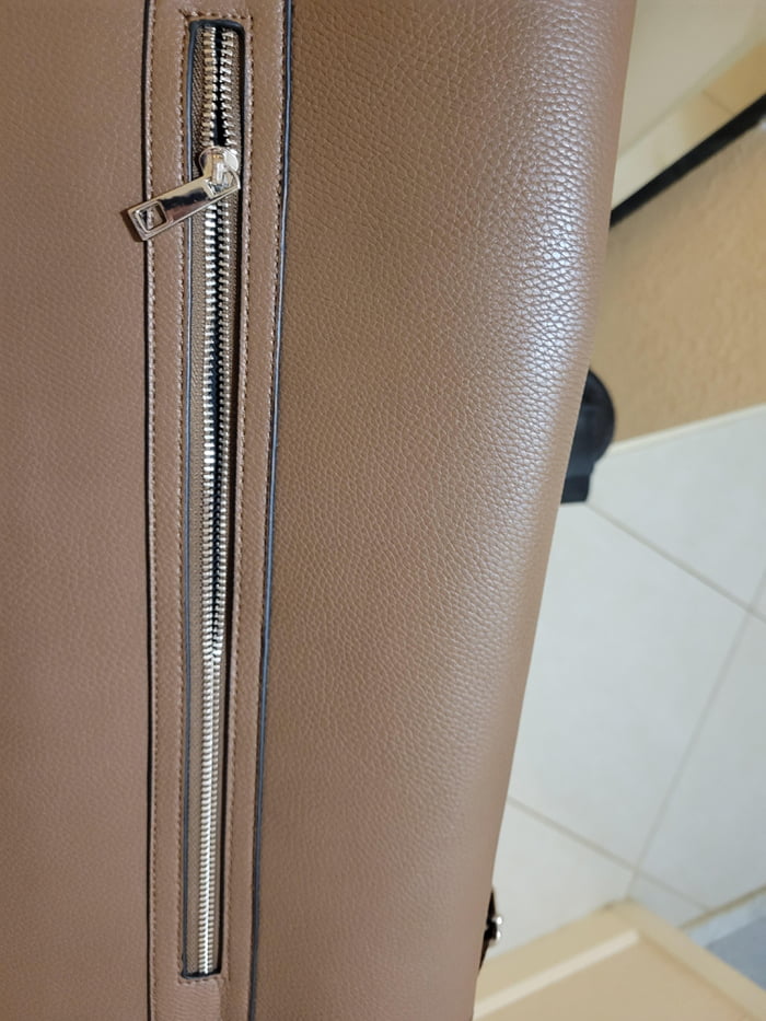 Is there a way to salvage the zipper on this bag? River isla
